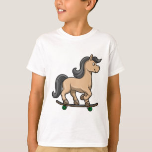 スケートボード付きスケーターとしての馬 Tシャツ