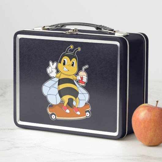 スケートボード付きスケーターとしてビー メタルランチボックス (インサイチュ)
