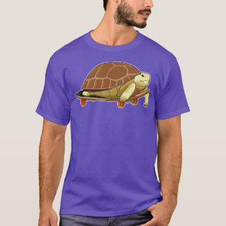スケートボード付きスケーターとして亀 Tシャツ