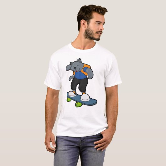 スケートボード付スケートボーダーとしての猫 Tシャツ (正面フル)