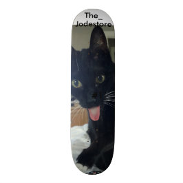 スケートボード猫の舌を出す スケートボード
