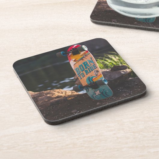 スケートボ生まれードに乗る コースター (左側)