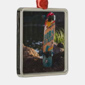 スケートボ生まれードに乗る メタルオーナメント (右)