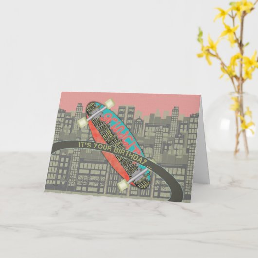 スケート選手のスケートボードの断片のためのハッピーバースデーそれ カード (黄色い花)