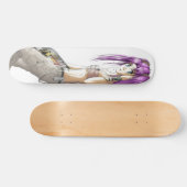 スケート選手の女の子のスケートボード スケートボード (横)