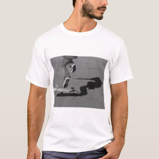 スケート選手の男の子のティー Tシャツ