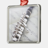 スコアのピッコロ メタルオーナメント (左)