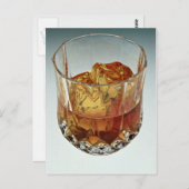 スコッチと角氷が詰まったガラス製のタンブラー ポストカード (正面/裏面)