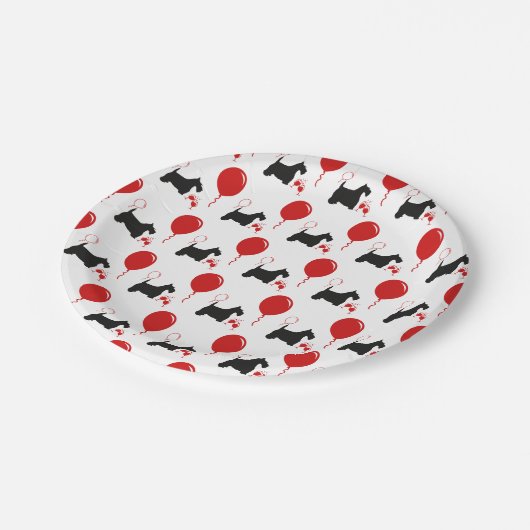 スコッチテリアのパーティーの黒および赤 ペーパープレート (アングル)