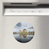 スコットランドに反射するアイレアン・ドナン城 マグネット (インサイチュ (食洗機))