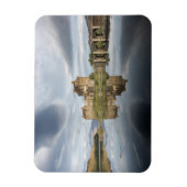 スコットランドに反射するアイレアン・ドナン城 マグネット (縦)