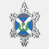 スコットランドのアザミとサルタイヤ スノーフレークピューターオーナメント (右)