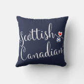 スコットランドのカナダ人の絡み合ったハートズスロークッション クッション (裏面)