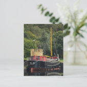 スコットランドのクリナン運河の流域にあるVic32プファー船、 シーズンポストカード (スタンド正面)