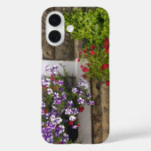 スコットランドのコテージの窓、ペチュニアとバラ Case-Mate iPhoneケース (裏面)