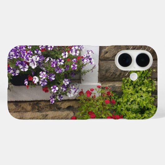 スコットランドのコテージの窓、ペチュニアとバラ Case-Mate iPhoneケース (裏面 (横))