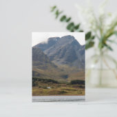 スコットランドのスカイ島にある孤立した家 ポストカード (スタンド正面)