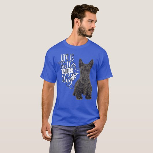 スコットランドのテリア犬は犬と暮らしたほうがいい Tシャツ (正面フル)