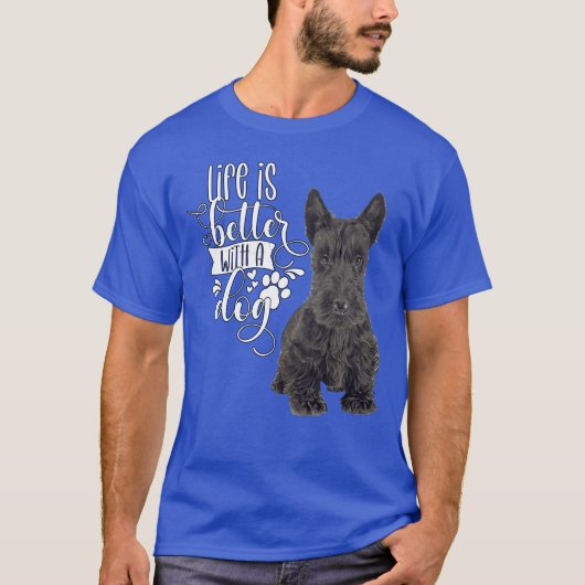 スコットランドのテリア犬は犬と暮らしたほうがいい Tシャツ (正面)