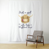 スコットランドのハイランド牛のクラスが大好きな女の子 タペストリー (インサイチュ)