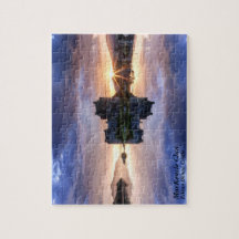 スコットランドのマッケンジー族の城の夕焼けの反射