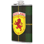 スコットランドのランパントライオン、バッジ/クレスト フラスク (左)