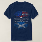 スコットランドのルーツTシャツで育てられたアメリカ人 Tシャツ (デザイン正面)