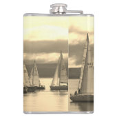 スコットランドのロスセイベイにヨット。セーラーズウィスキー フラスク (裏面)