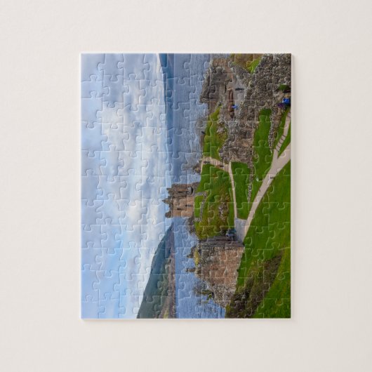 スコットランドのローチ・ネスに沿ったウルクハート城の遺跡 ジグソーパズル (縦)