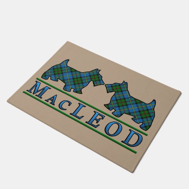スコットランドの一族のMacLeodのタータンチェックのスコッチテリア犬 ドアマット (アングル)