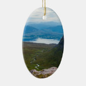 スコットランドの典型的な高原の風景 – スコットランド セラミックオーナメント (右)