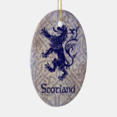 スコットランドの手がつけられないライオンの濃紺のケルト結び目模様 セラミックオーナメント (右)