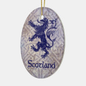 スコットランドの手がつけられないライオンの濃紺のケルト結び目模様 セラミックオーナメント (左)
