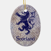 スコットランドの手がつけられないライオンの濃紺のケルト結び目模様 セラミックオーナメント (裏面)