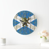 スコットランドの手がつけられない旗は個人化なります ラージ壁時計 (ホーム)