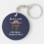 スコットランドの高地牛を愛するちょうど女の子 キーホルダー (裏面)