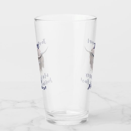 スコットランドの高地牛を愛するちょうど女の子 タンブラーグラス (右)