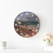 スコットランドの高地、グレン・エティブの赤い鹿 ラージ壁時計 (ホーム)