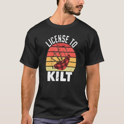 スコットランドを着たキルトKilt Kiltのメンズライセンス Tシャツ (正面)