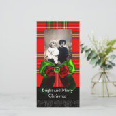 スコットランドタータンチェック、赤い緑の弓クリスマス写真テンプレート シーズンカード (スタンド正面)