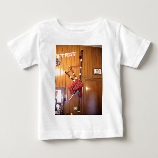 スコットランドバグパイプタータンチェックプレイドミュージカル楽器 ベビーTシャツ (正面)