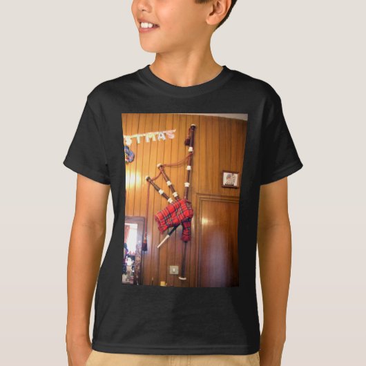 スコットランドバグパイプタータンチェックプレイドミュージカル楽器 Tシャツ (正面)