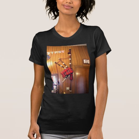 スコットランドバグパイプタータンチェックプレイドミュージカル楽器 Tシャツ (正面)