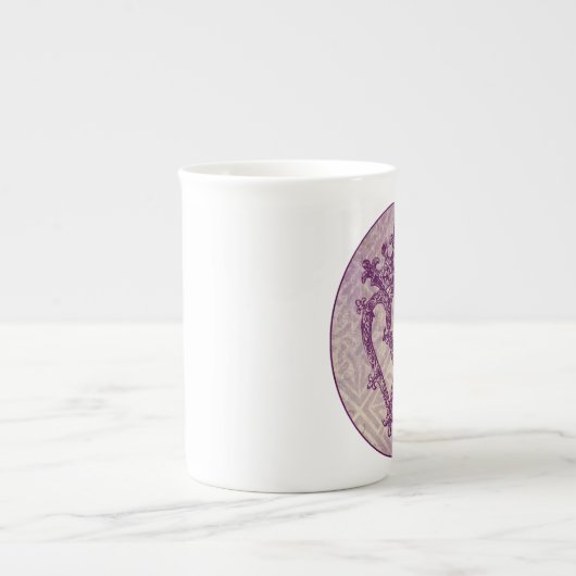 スコットランド人のLuckenboothの紫色のケルト結び目模様 ボーンチャイナマグカップ (正面)