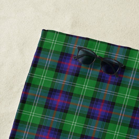 スコットランド人は一族のサザランドのタータンチェックにアクセントを置きます ビーチタオル (インサイチュ)