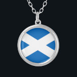 スコットランド国旗セントアンドリューのクロスサル シルバープレートネックレス<br><div class="desc">スコットランド国旗Saint Andrew's Cross Saltire：スコットランドの国旗。十字形またはサンタイヤ形は、スコットランドのキリスト教の使徒と守護聖人である聖アドレウが十字架につけられたx形の十字形に基づく。青いクロスデザインもユニオンジャックフラグの鍵コンポーネントである。</div>