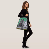 スコットランド犬ブラックキーとホワイトオンザラジオ クロスボディバッグ (モデル)