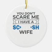 スコットランド私はスコットランドの妻を持っている怖がらない セラミックオーナメント (正面)