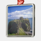 スコットランド、アバディーン。ダンノタール城。 メタルオーナメント (左)