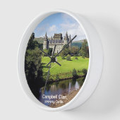 スコットランド、キャンベル・クランのインバレー城。 壁時計 (傾斜)